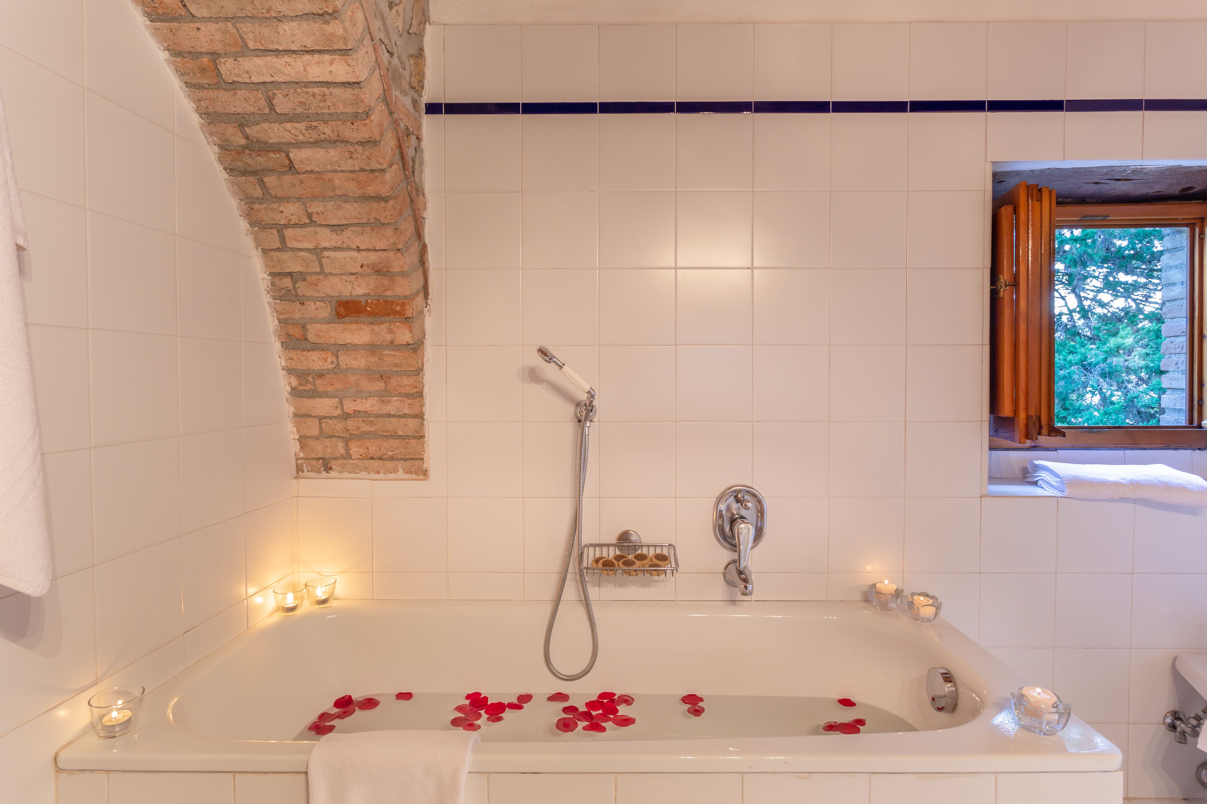 deep-soaking bathtub