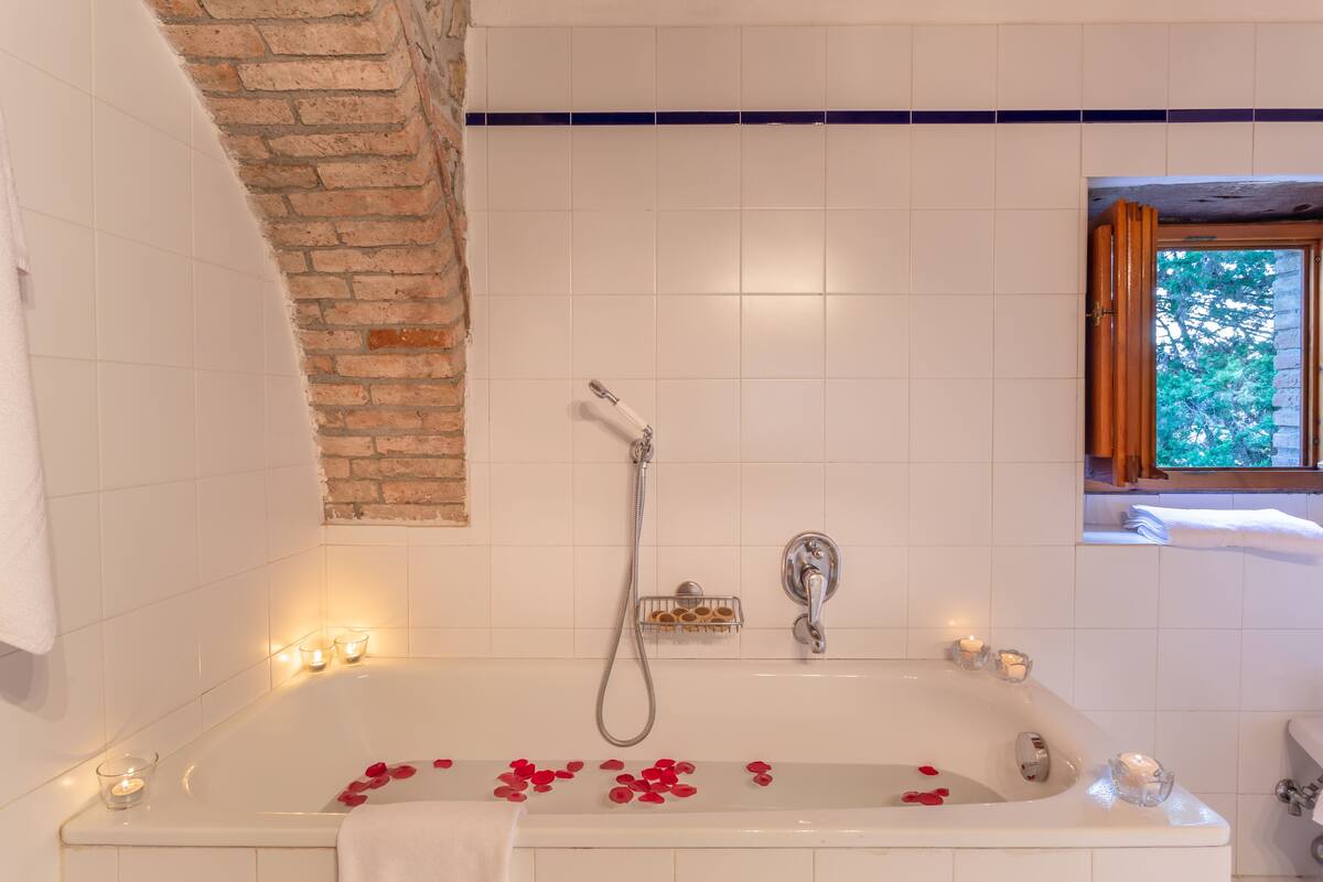 deep-soaking bathtub