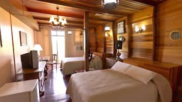 Crown Regency Suite | Desk, WiFi (free), bed sheets