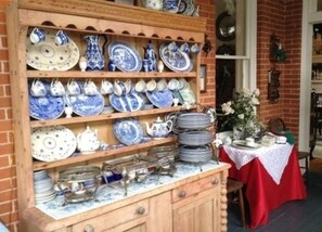 Dining - 2439 Fairfield (Shreveport)