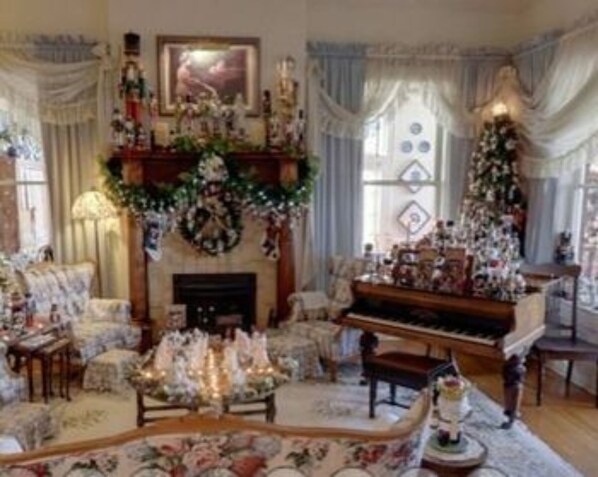 Lobby - 2439 Fairfield (Shreveport)