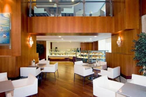 2 restaurants, spécialités Cuisine internationale