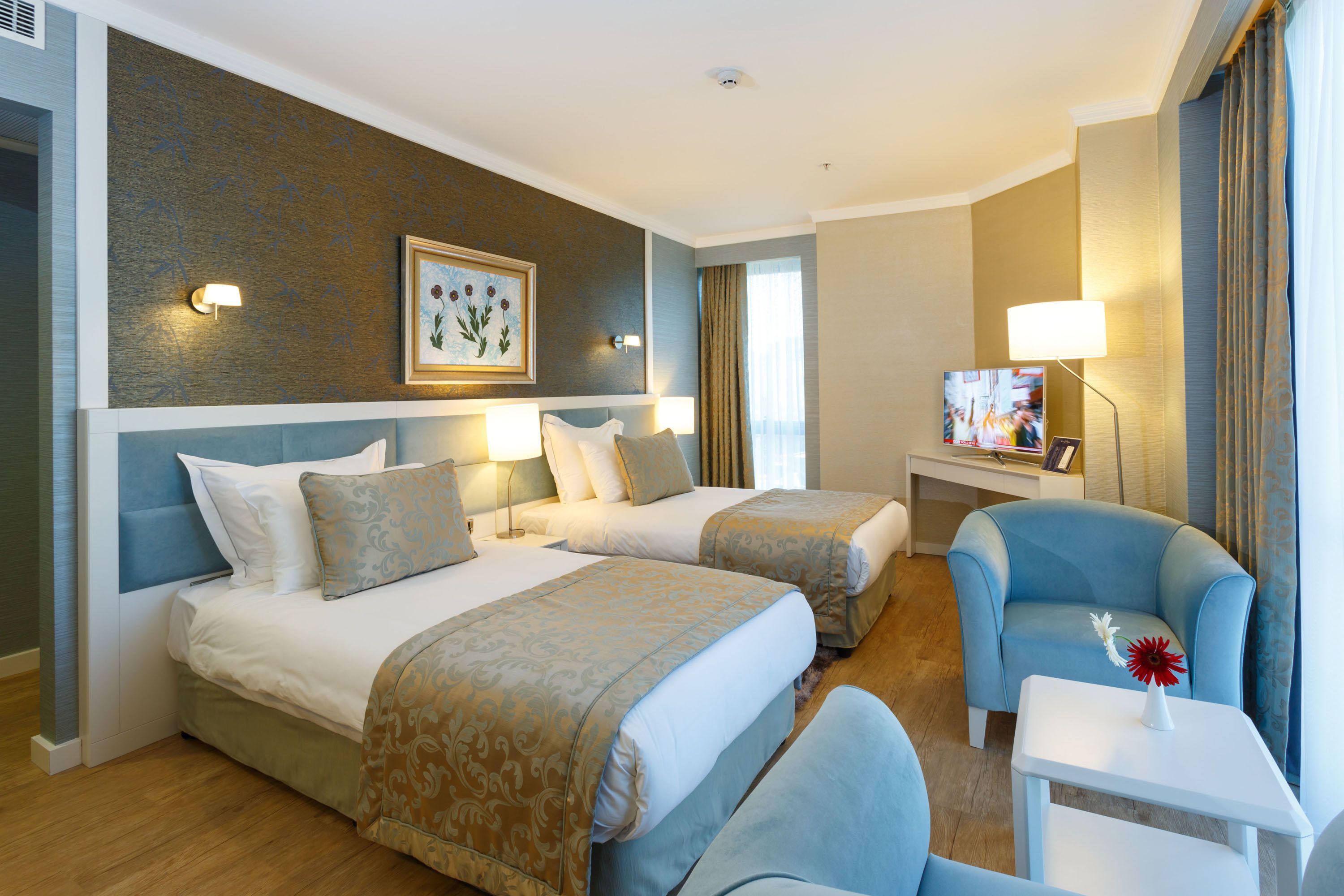 standard double or twin room | 1 bedroom, minibar, in-room safe, desk