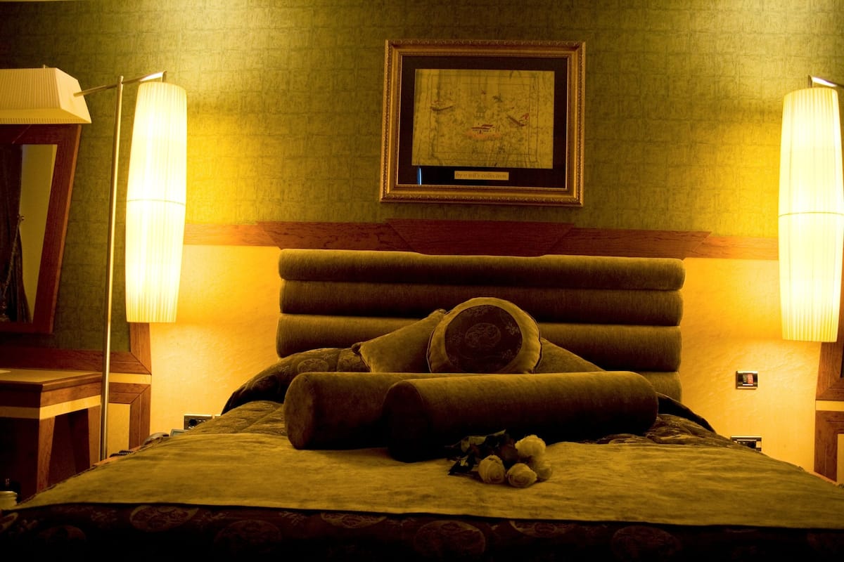 Suite City, 1 letto king, fumatori | Soggiorno | TV a schermo piatto