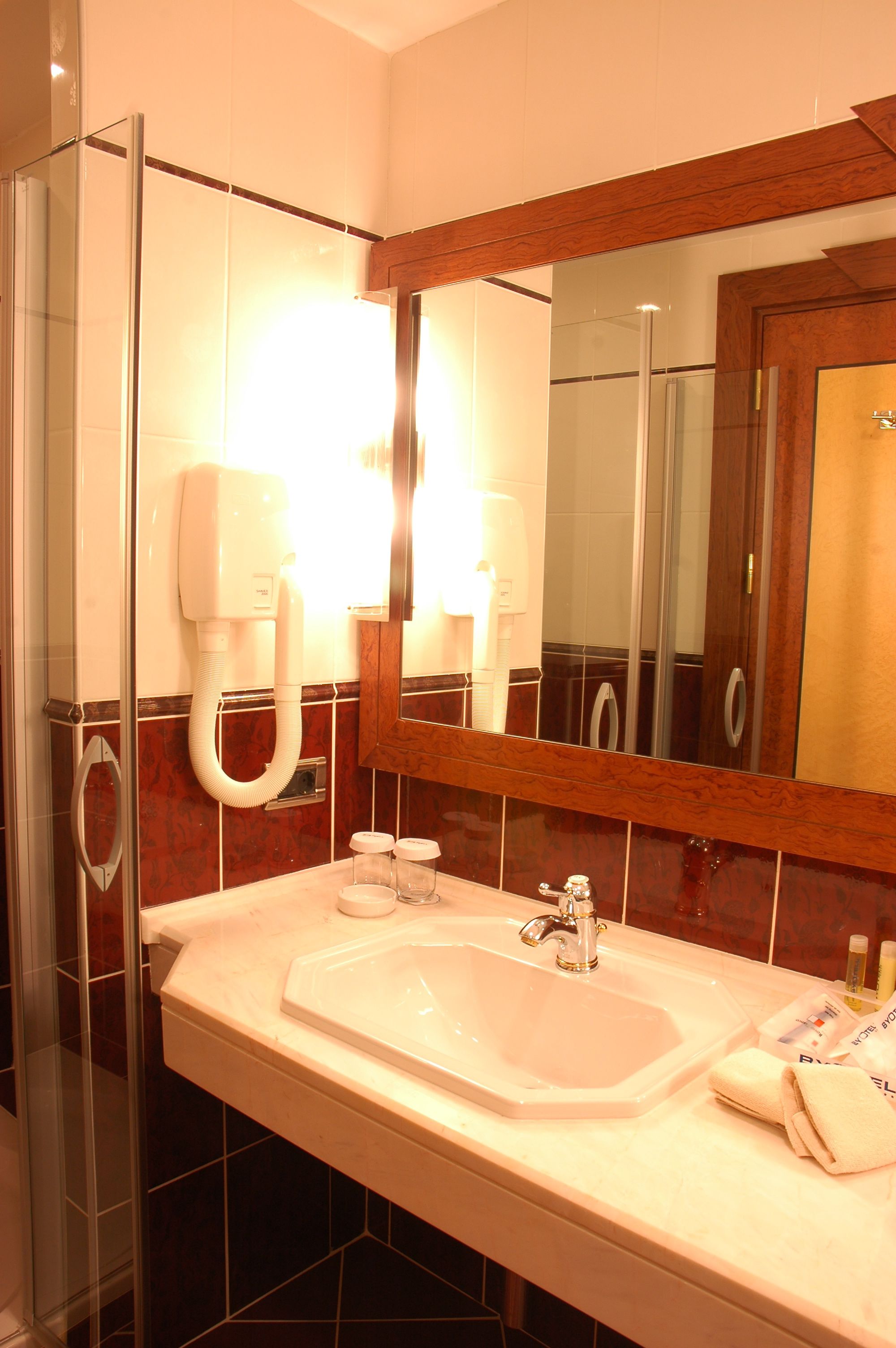 city suite, 1 king bed, smoking | bathroom | free toiletries, hair dryer, slippers, bidet