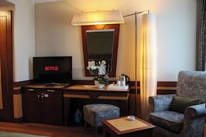 Suite Room | Minibar, in-room safe, individually decorated, blackout drapes - Byotell Istanbul (Istanbul)
