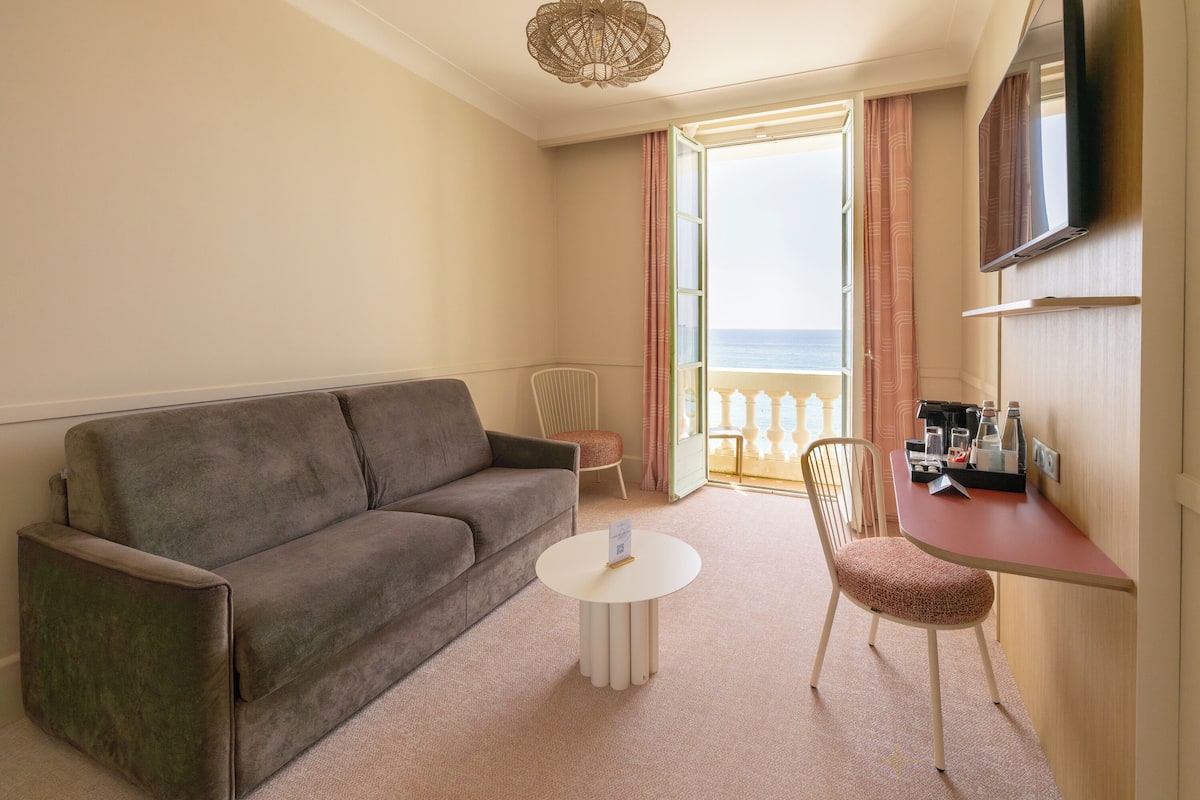 Deluxe-Vierbettzimmer, Meerblick | Zimmersafe, Schreibtisch, schallisolierte Zimmer, kostenloses WLAN