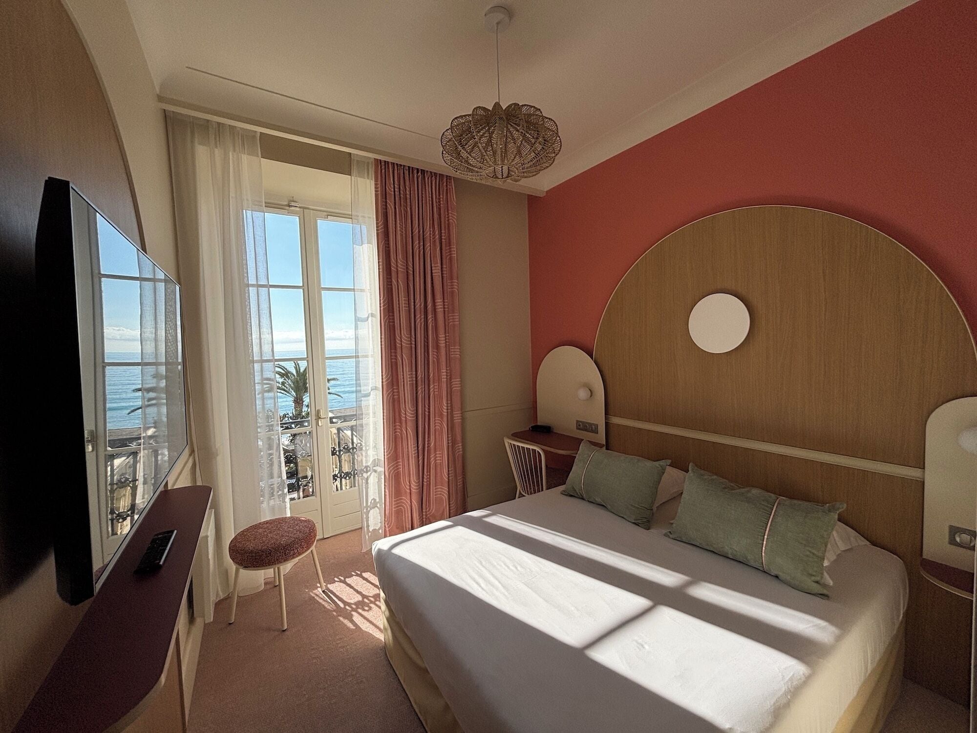 In-room safe, desk, soundproofing, free WiFi