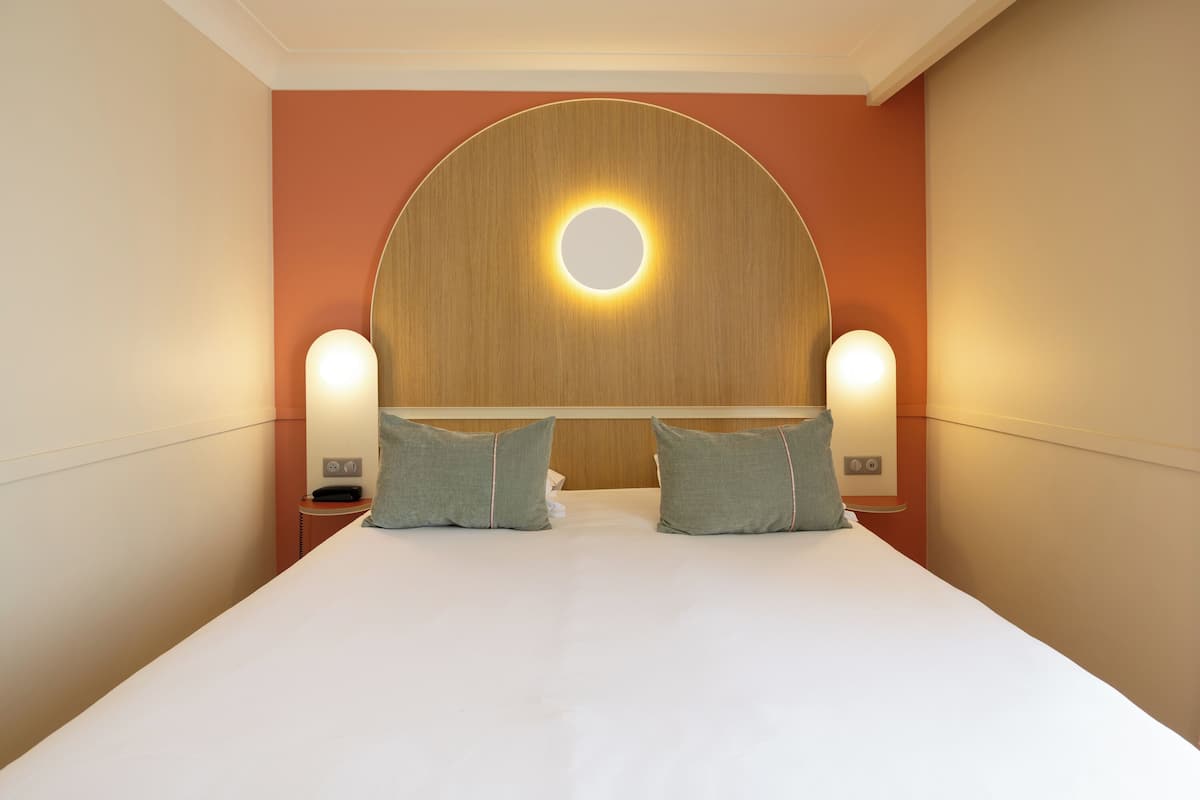 Deluxe Quadruple Room, Sea View | In-room safe, desk, soundproofing, free WiFi