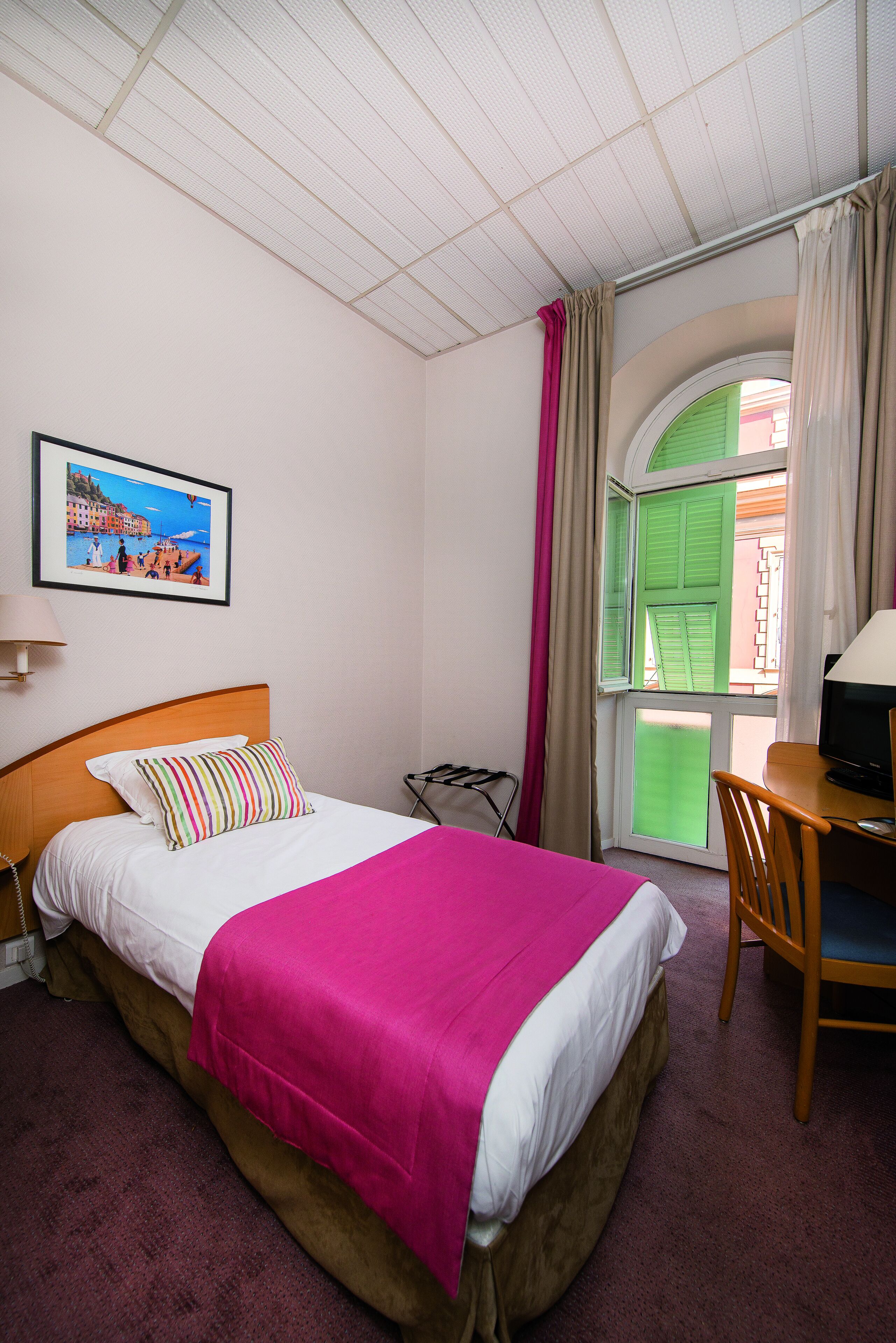 single room, city view | city view