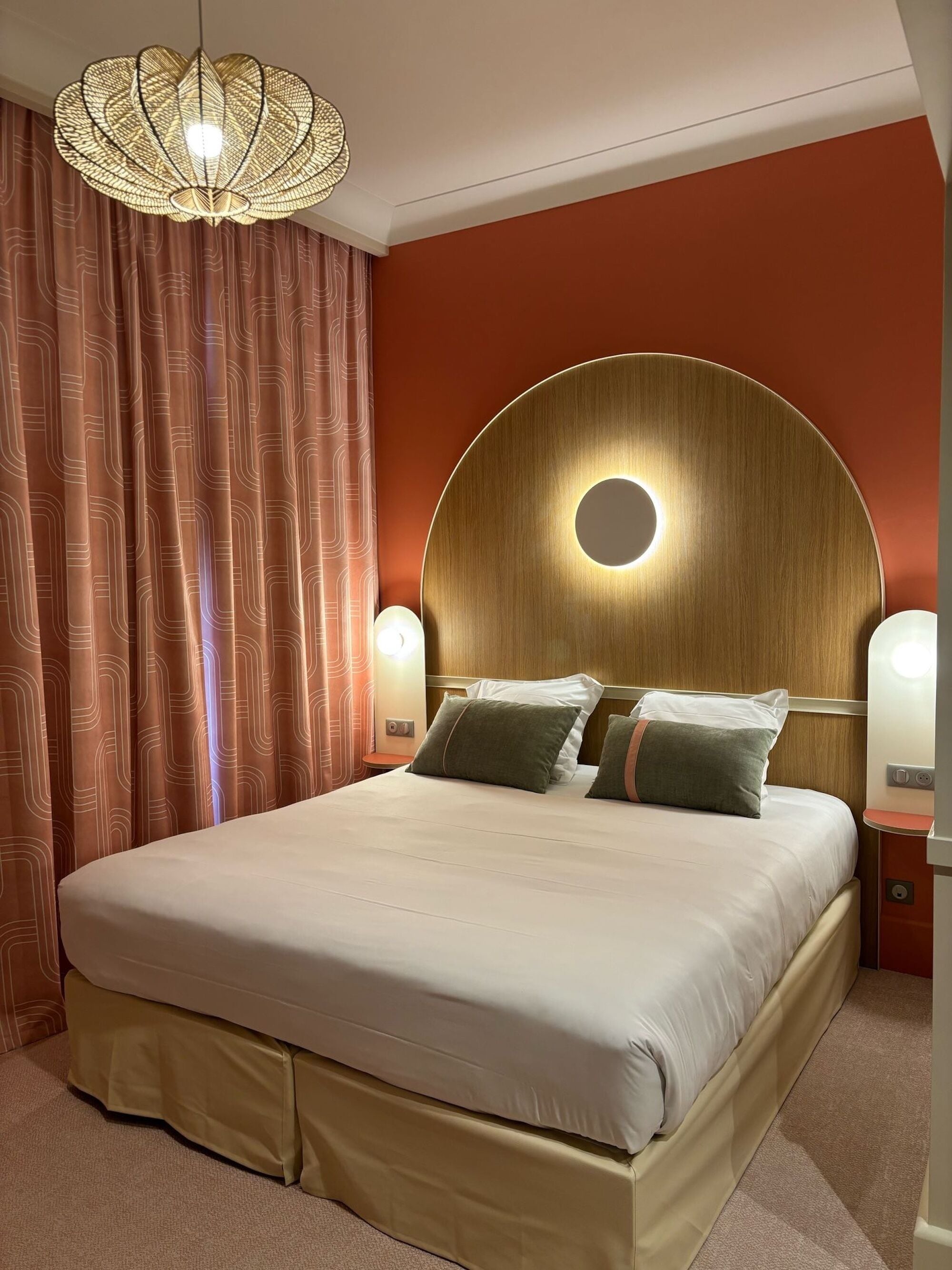 In-room safe, desk, soundproofing, free WiFi