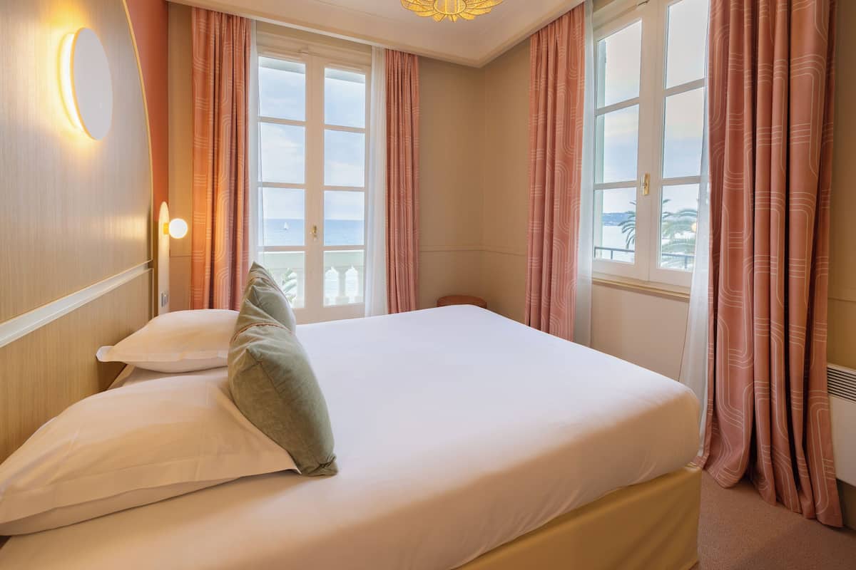 In-room safe, desk, soundproofing, free WiFi