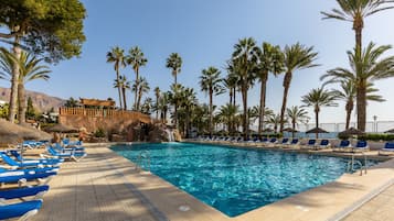 Piscina interna, piscina externa