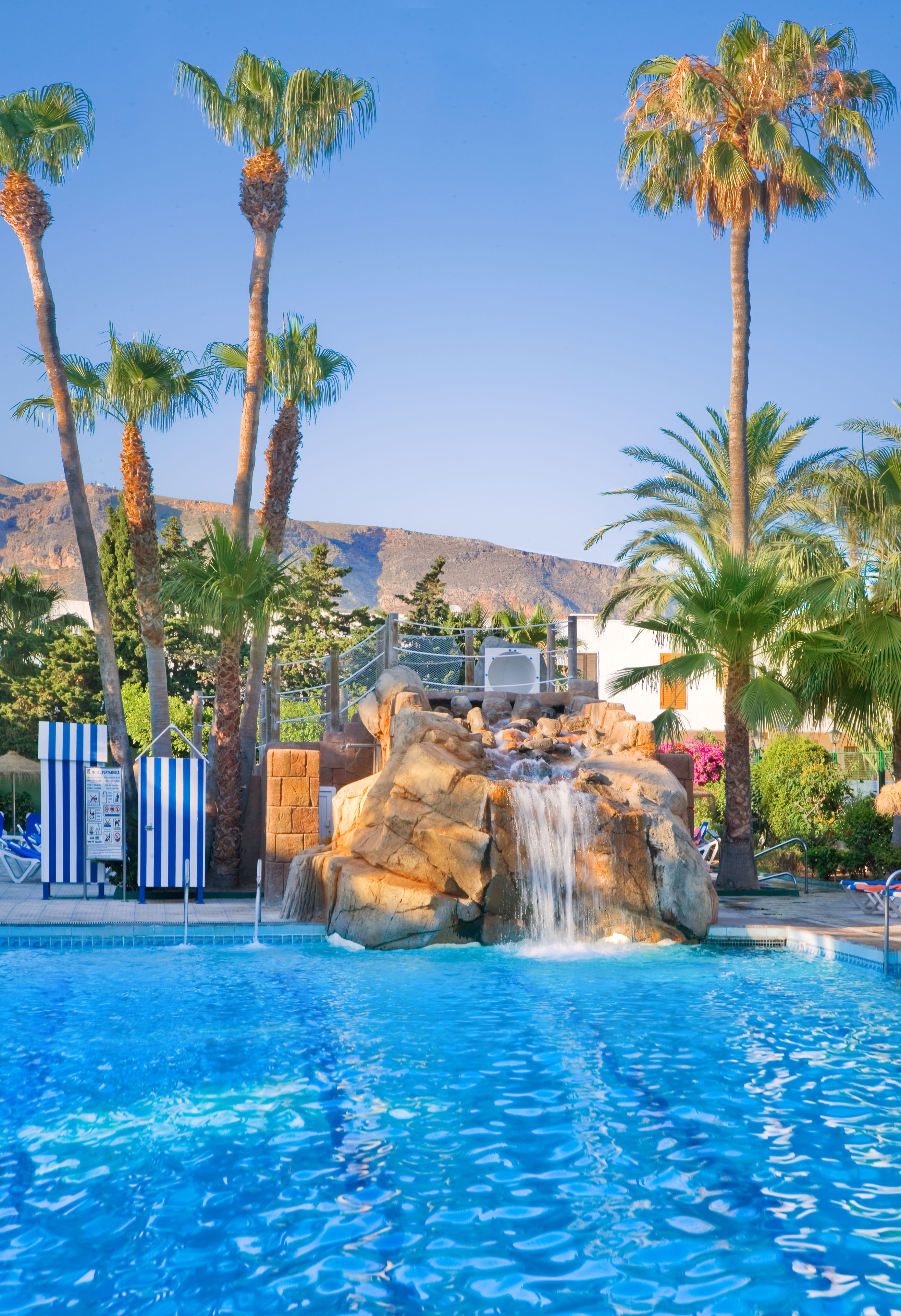 Inomhuspool och utomhuspool