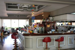 Lobbylounge, uitzicht op de zee