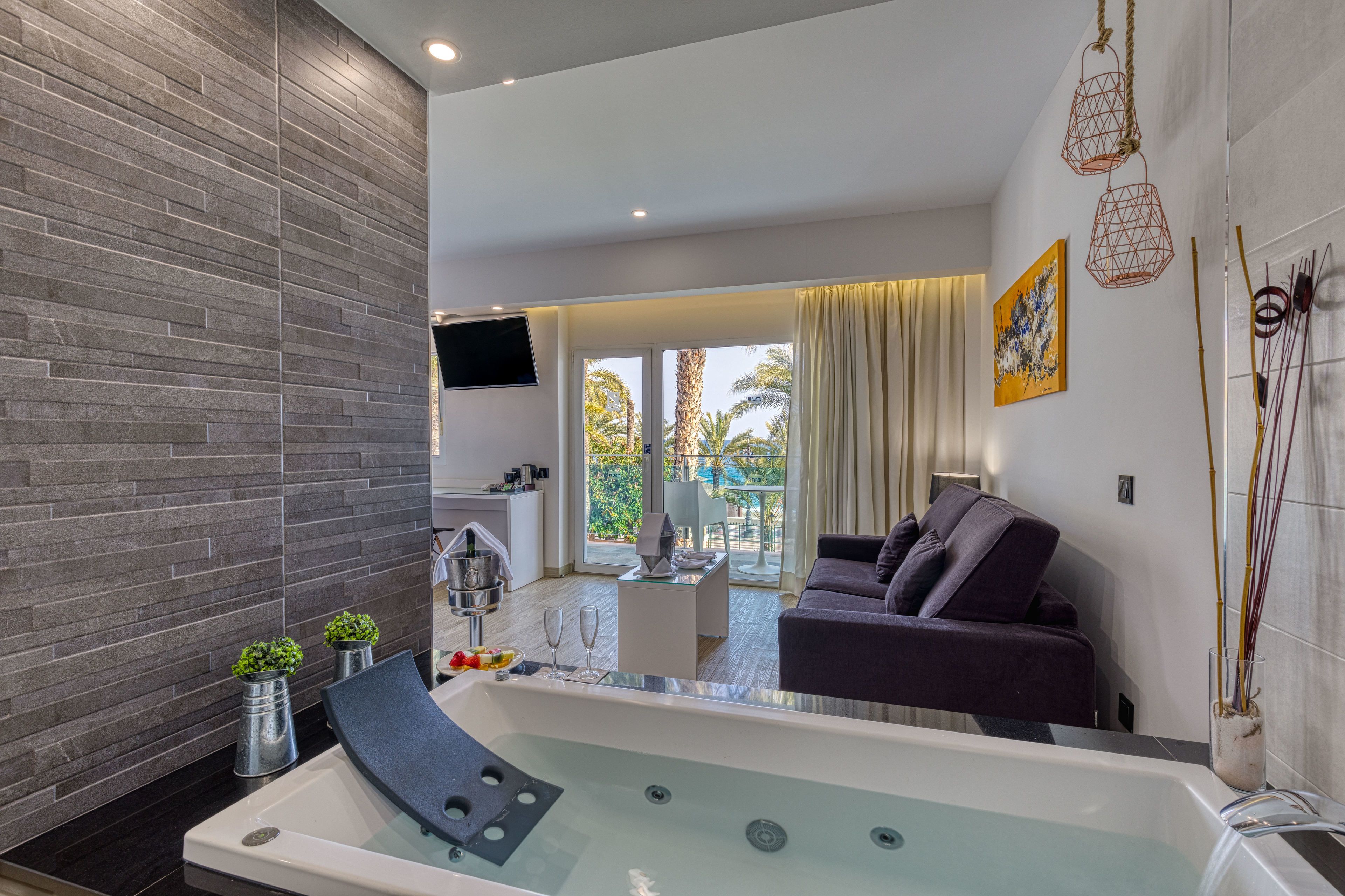 suite, sea view (ludica) | in-room safe, desk, free wifi, bed sheets