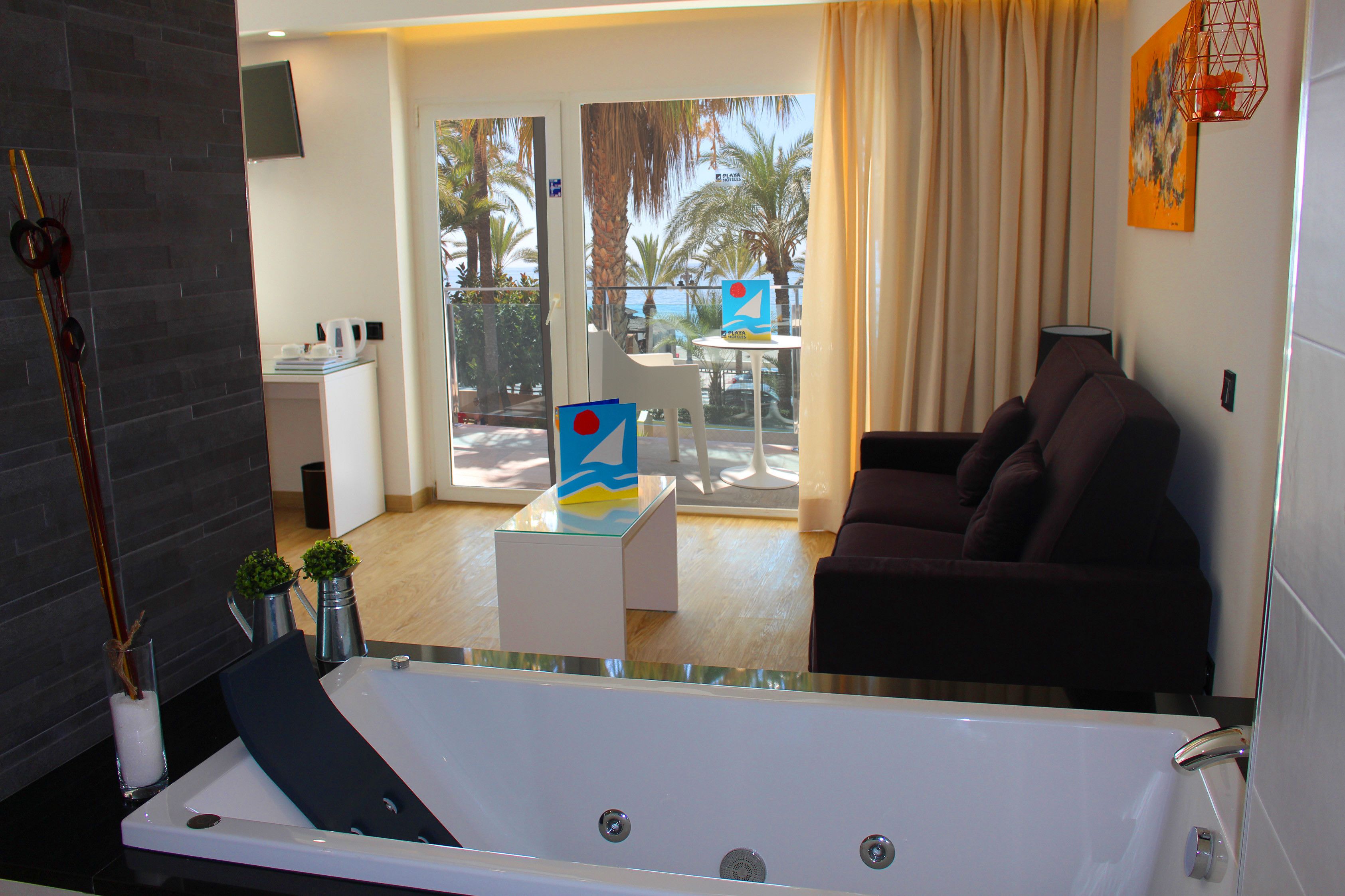 suite, sea view (ludica) | in-room safe, desk, free wifi, bed sheets