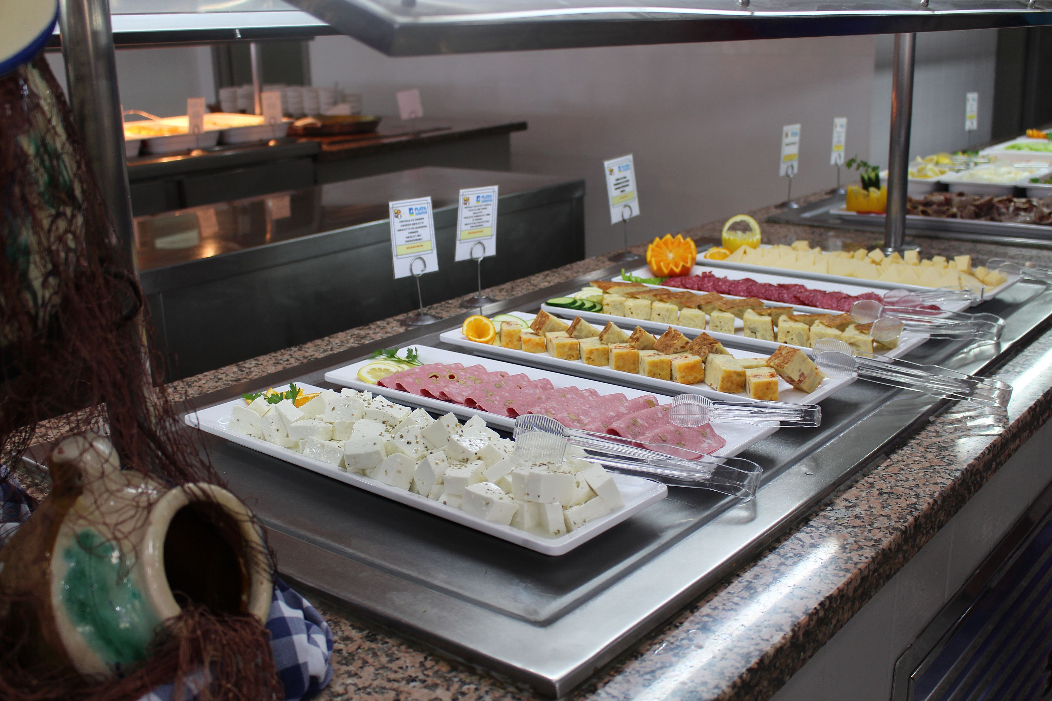 Frukostbuffé varje dag (EUR 13 per person)