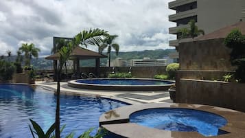 Indoor pool, sun loungers