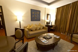 Living area - Crown Regency Hotel and Towers (Cebu City)