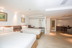 Junior Suite Premier - Crown Regency Hotel and Towers (Cebu City)