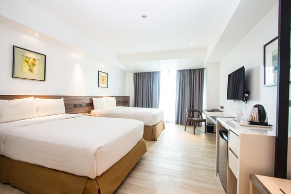 Premium bedding, in-room safe, free WiFi, bed sheets