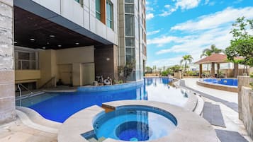 Indoor pool, sun loungers
