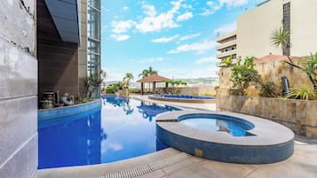 Indoor pool, sun loungers