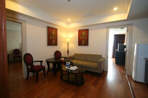 Living room - Crown Regency Hotel and Towers (Cebu City)