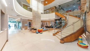 Lobby - Crown Regency Hotel and Towers (Cebu City)