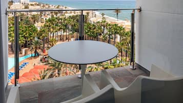 Junior Suite, Sea View | Minibar, soundproofing, free WiFi, bed sheets