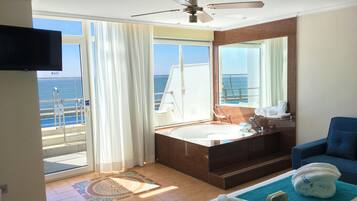 Deep-soaking bathtub