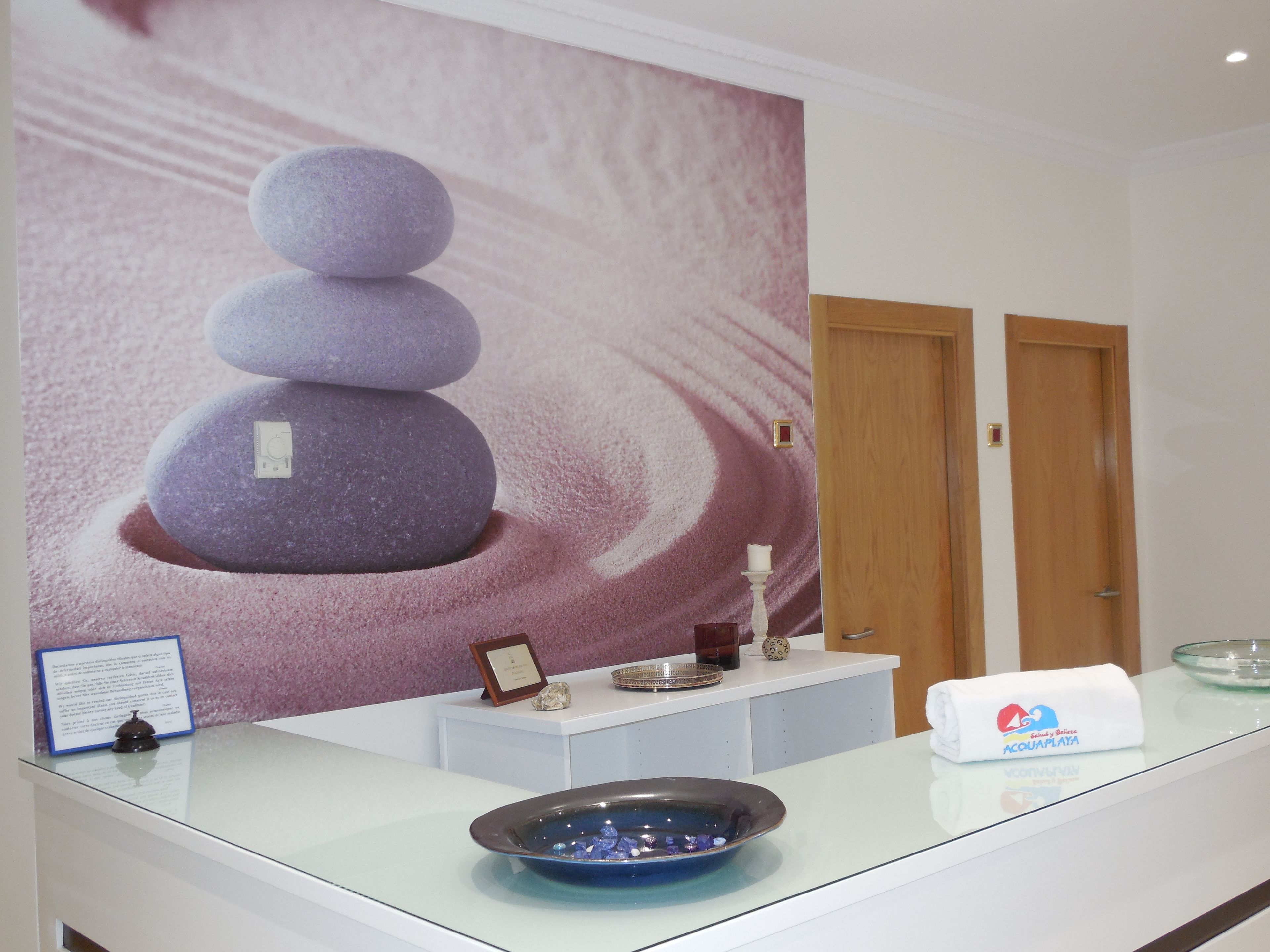 sauna, hot tub, turkish bath/hammam, aromatherapy, hot stone massages