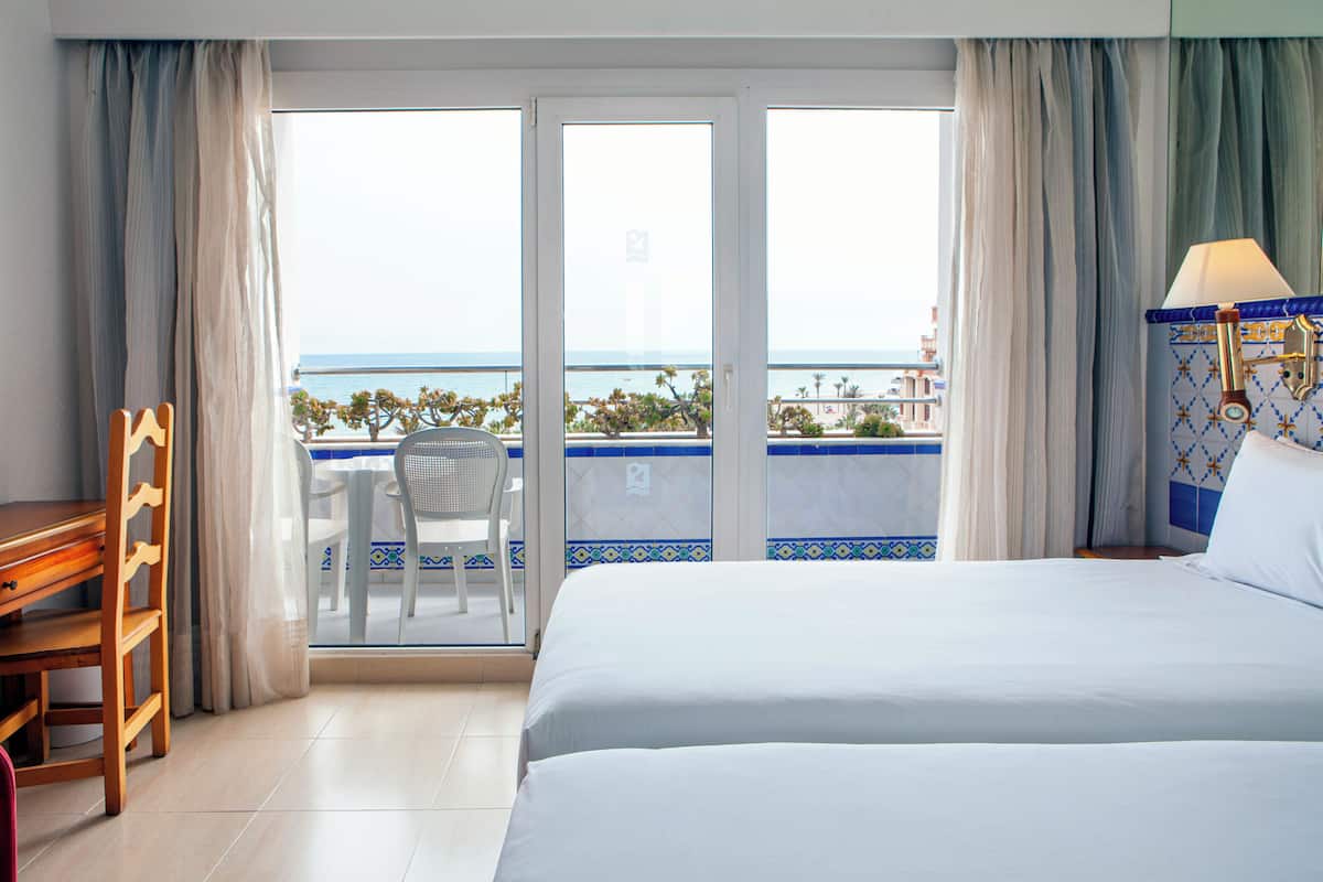 Double Room, Partial Sea View | Minibar, soundproofing, free WiFi, bed sheets