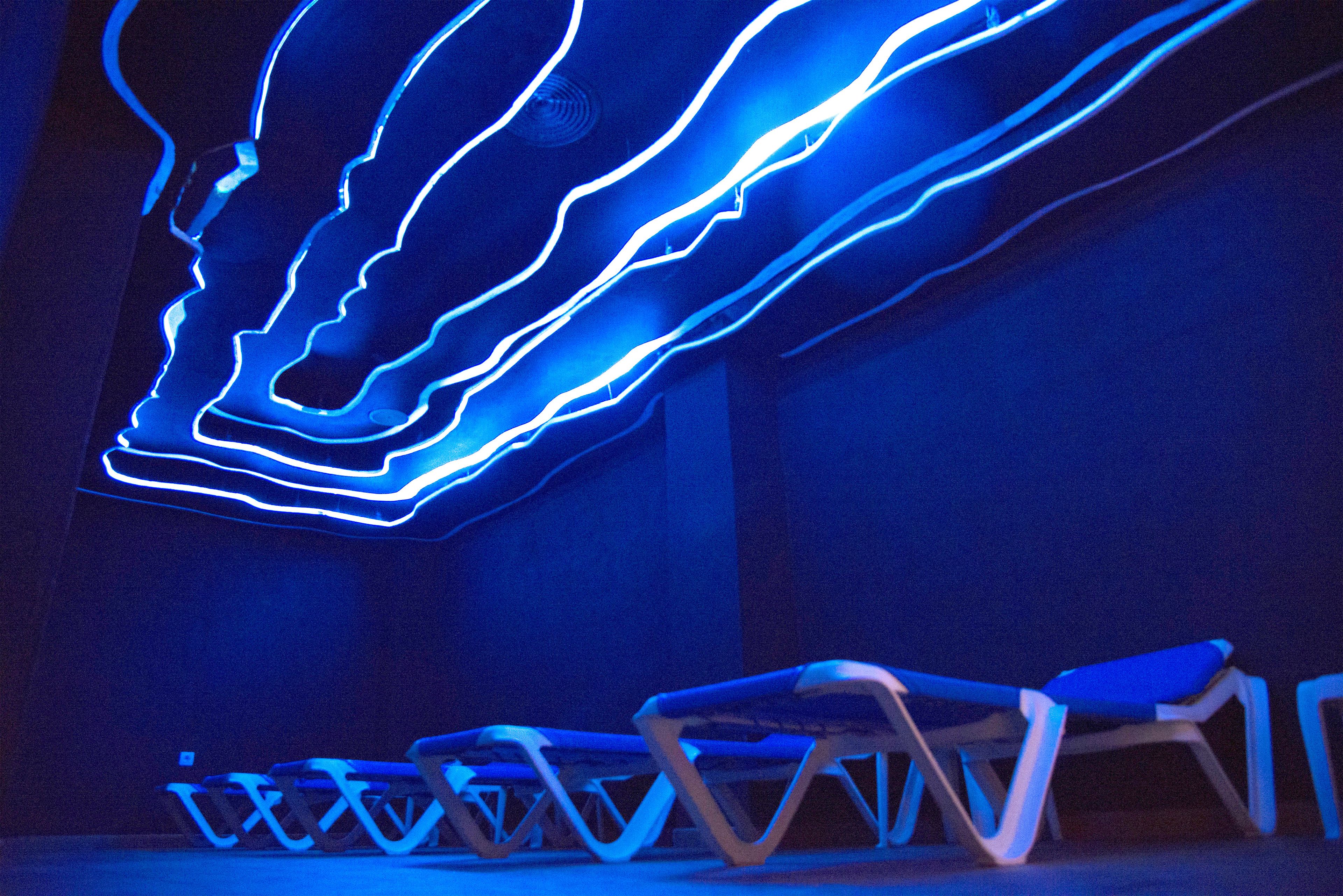 sauna, hot tub, turkish bath/hammam, aromatherapy, hot stone massages