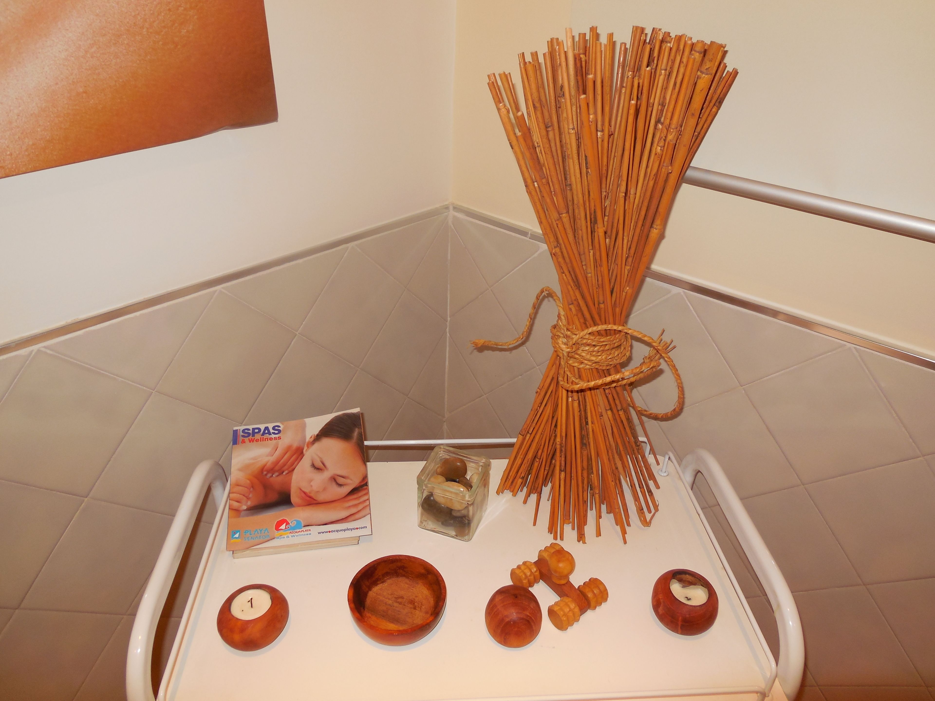 sauna, hot tub, turkish bath/hammam, aromatherapy, hot stone massages