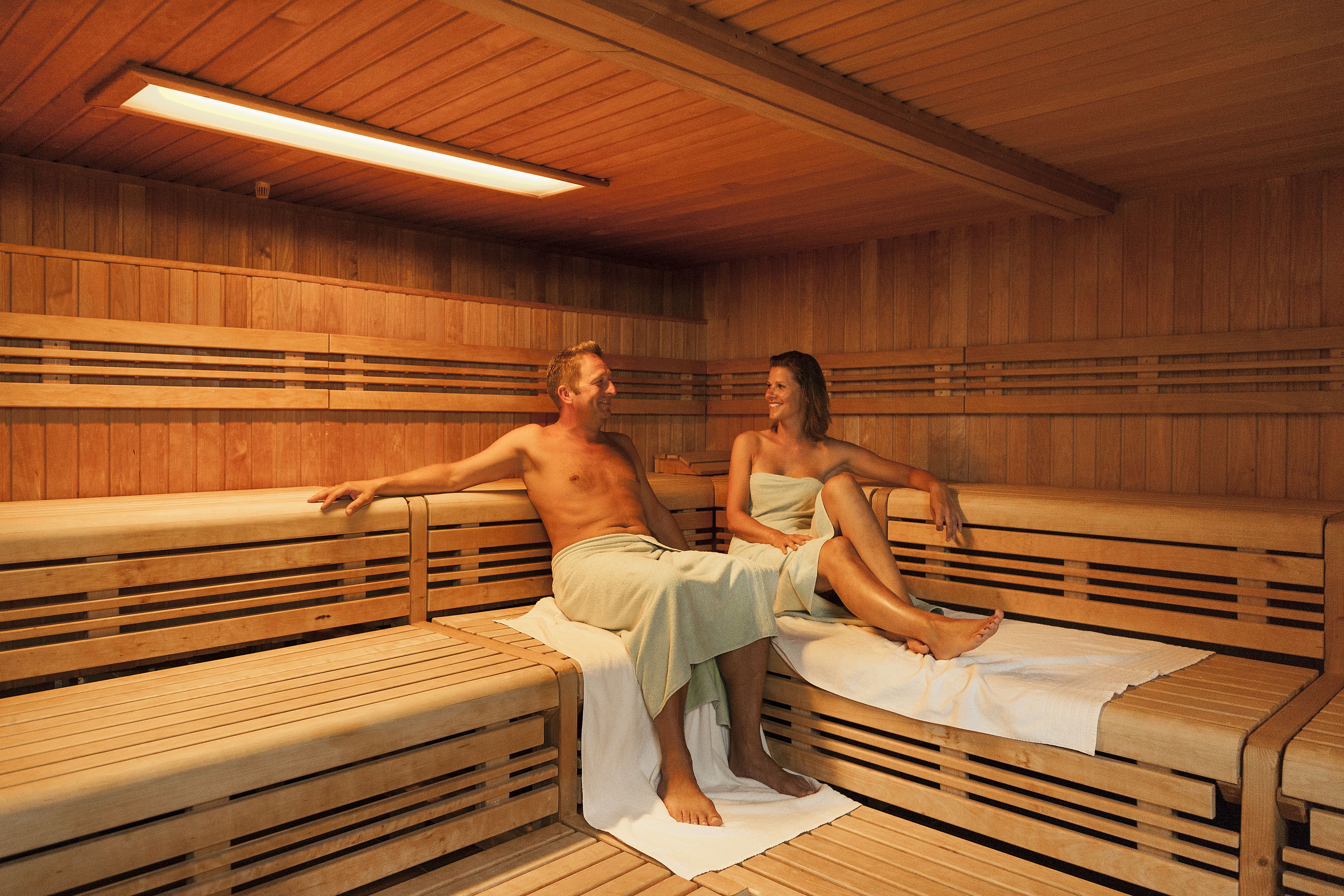 sauna, hot tub, body treatments, aromatherapy, hot stone massages