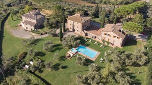 A large estate with multiple buildings, a swimming pool, and surrounding vineyards. - Fattoria Querceto (Barberino Tavarnelle)