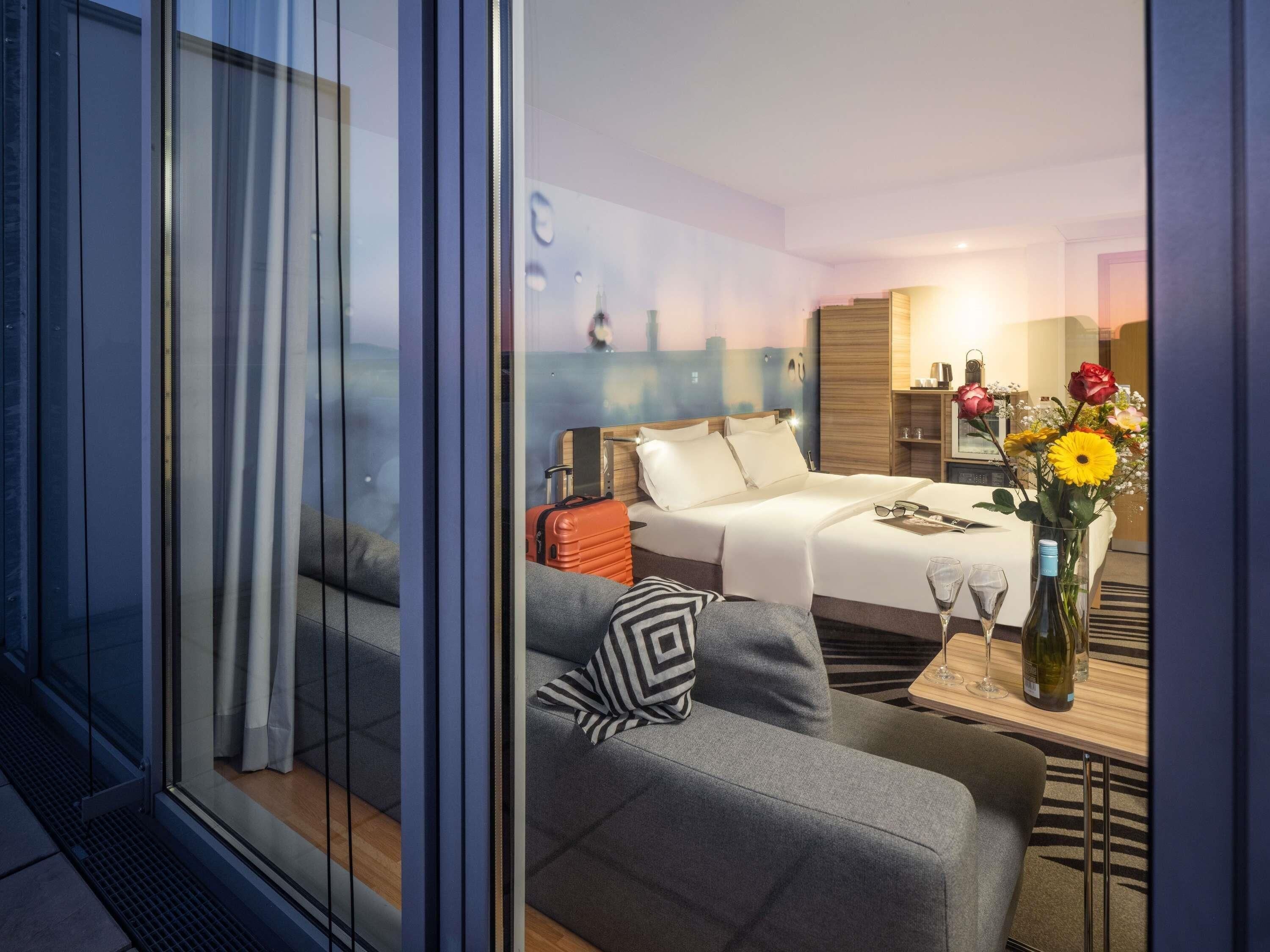 Executive Room, 1 Double Bed with Sofa bed | In-room safe, desk, blackout drapes, free cribs/infant beds