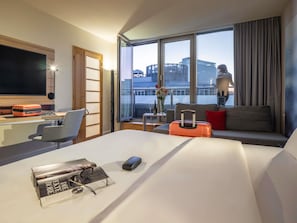 Quarto executivo, 1 cama de casal e sofá-cama | Cofres nos quartos, escrivaninha, cortinas blackout