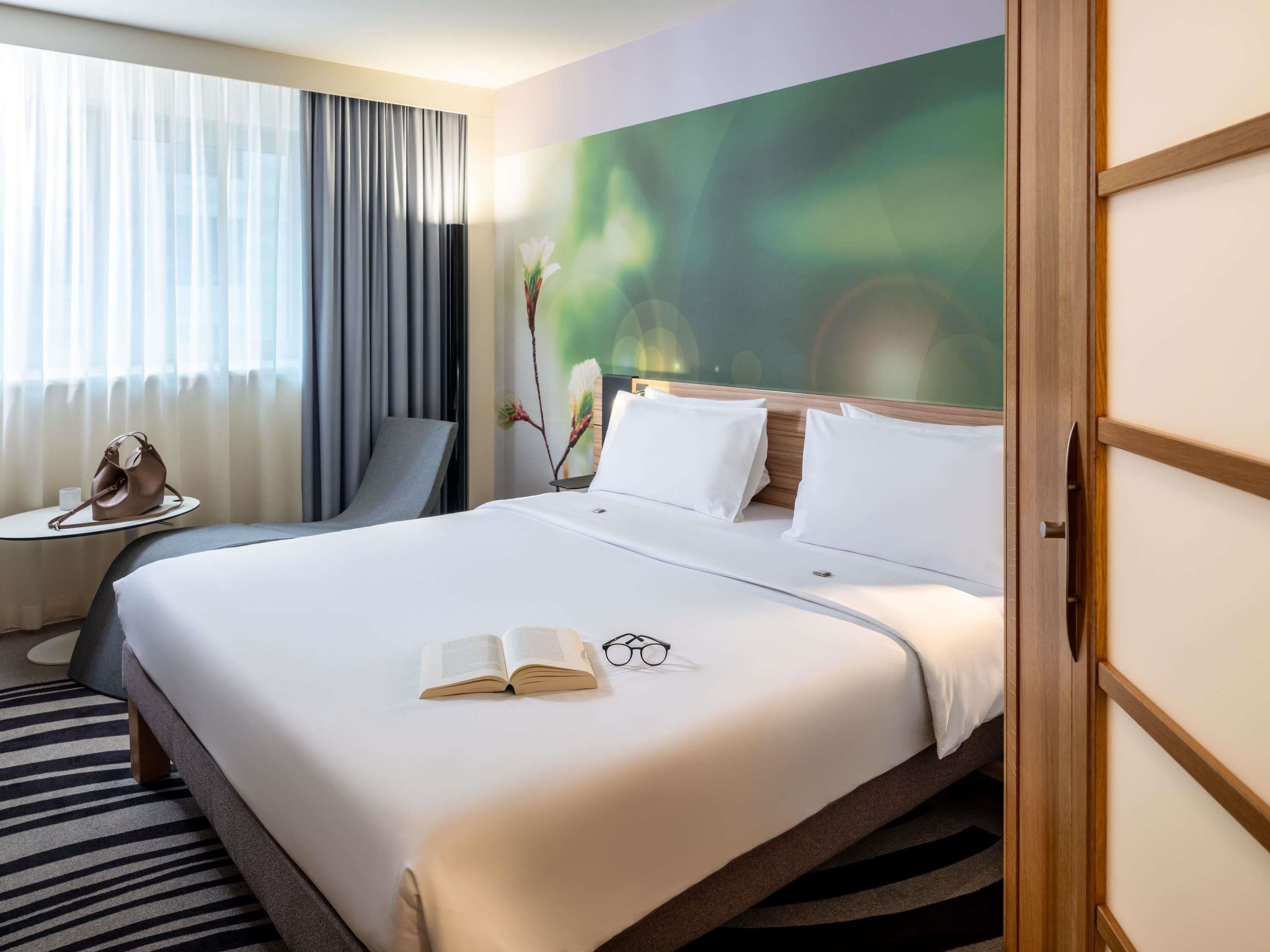 Standard Room, 1 Double Bed | In-room safe, desk, blackout drapes, free cribs/infant beds