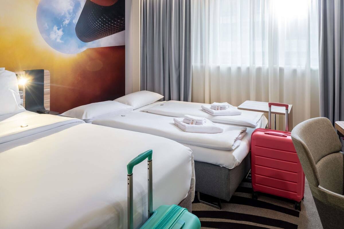 In-room safe, desk, blackout drapes, cribs (free)
