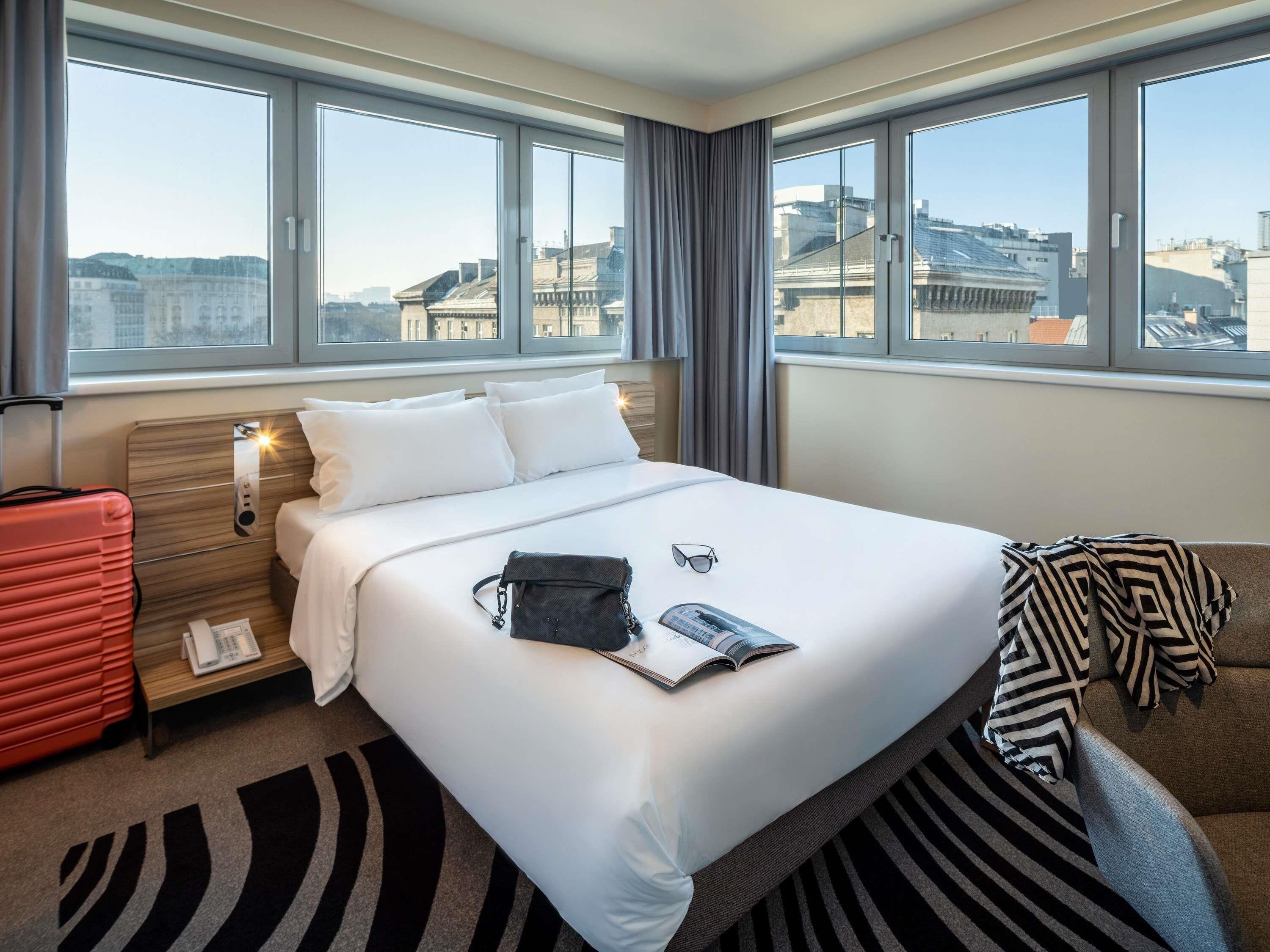 Coffres-forts dans les chambres, bureau, rideaux occultants