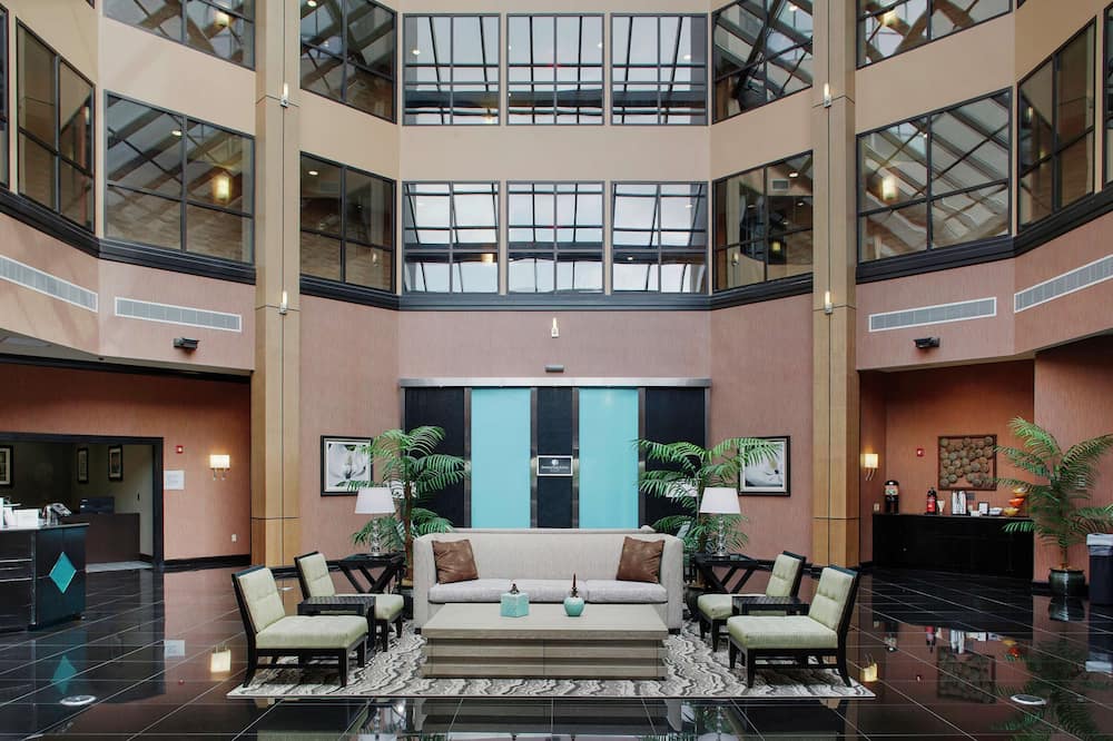 DoubleTree Suites by Hilton Bentonville