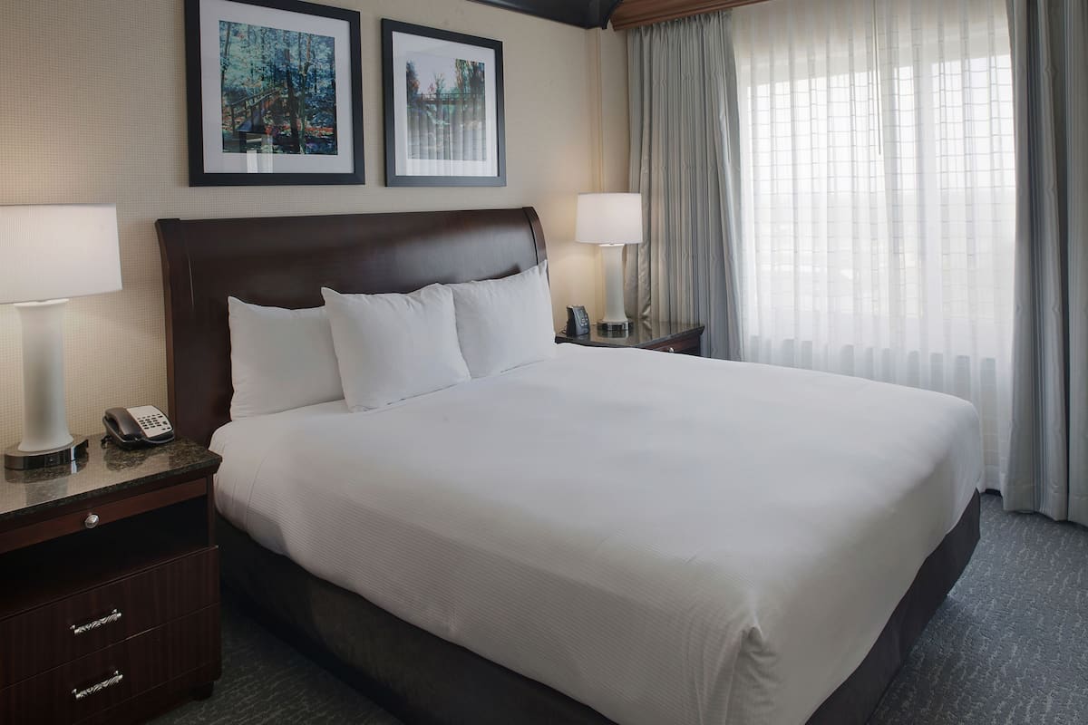 in-room safe, desk, laptop workspace, blackout curtains