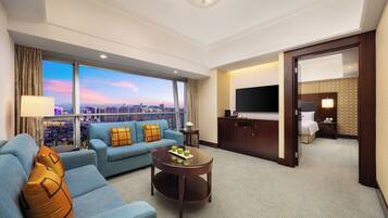 Suíte executiva, 1 cama King | Frigobar, cofres nos quartos, escrivaninha