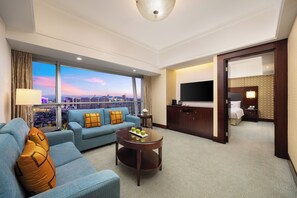 Suite ejecutiva, 1 cama de matrimonio grande | Minibar, caja fuerte, escritorio y espacio para trabajar con un portátil