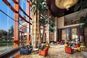 Lobby lounge, garden views, open daily - Shangri-La Xian (Xi'an)