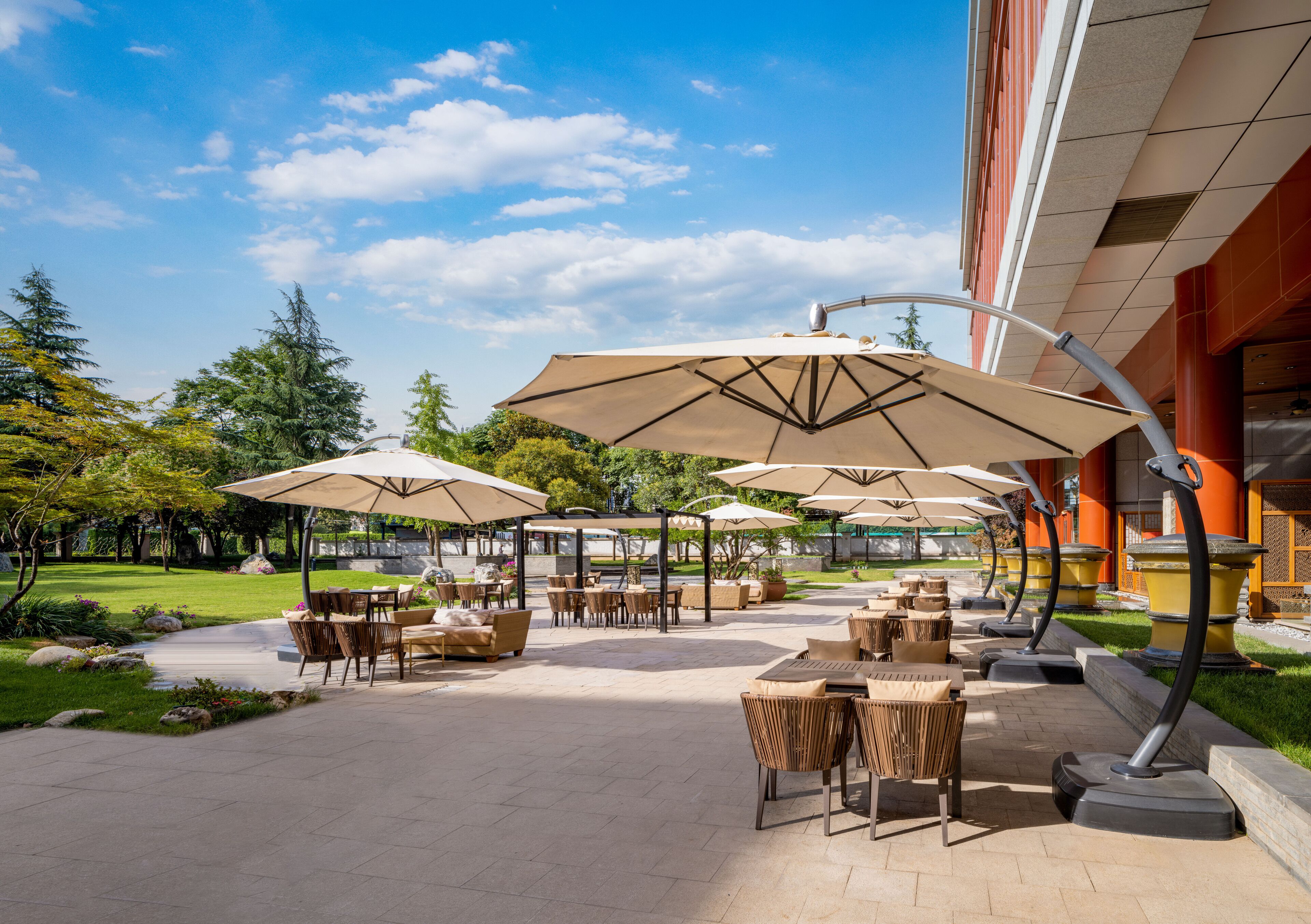 4 restaurants, breakfast, lunch served; local and international cuisine