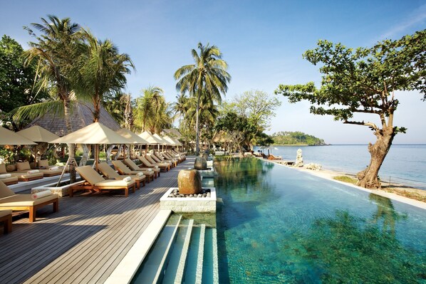 3 outdoor pools, open 7:00 AM to 7:00 PM, pool umbrellas, sun loungers